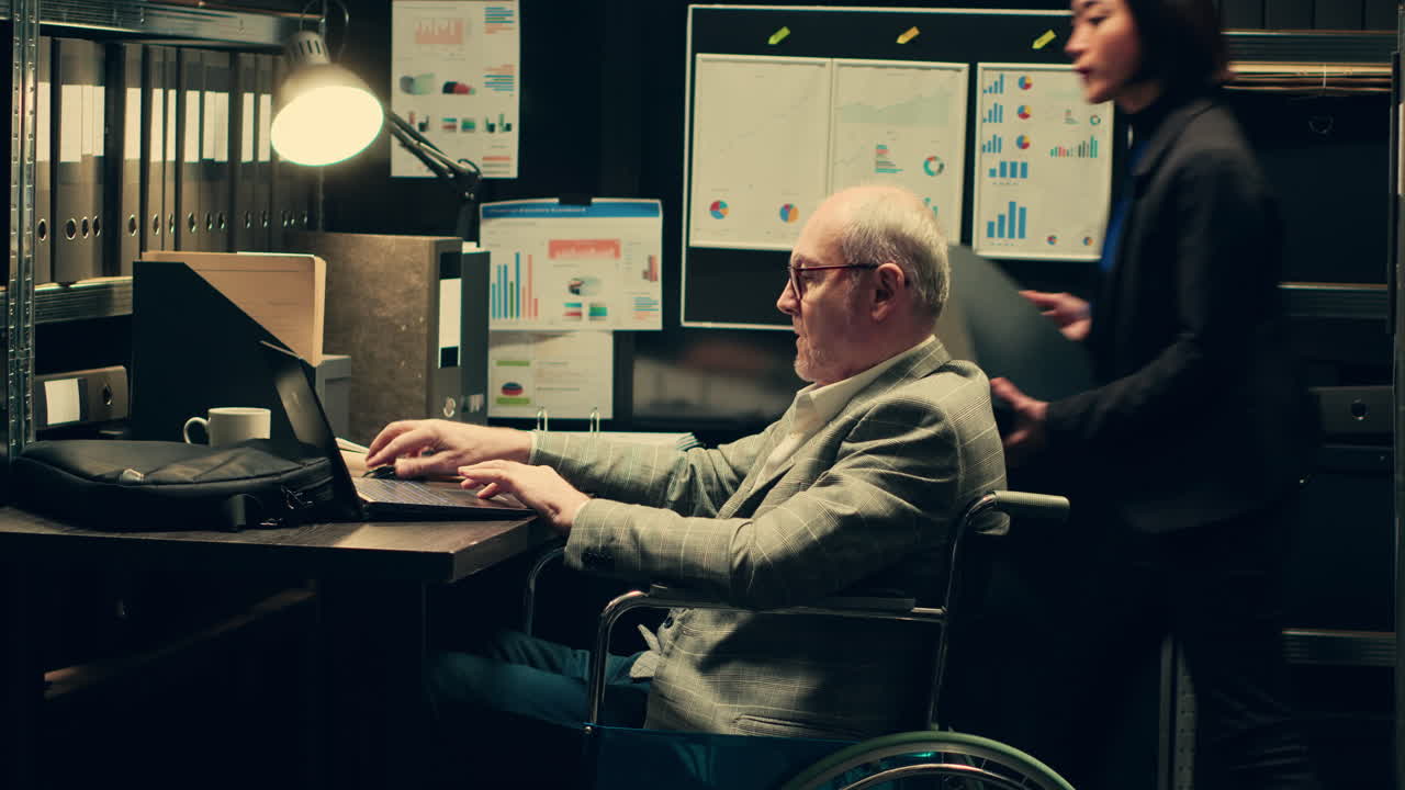 Private inspector with impairment working on federal case