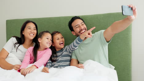 `familia,-Cama-Y-Selfie-Matutino-En-Casa