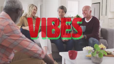 Vibes-Text-An-Zwei-ältere,-Vielfältige-Paare,-Die-Miteinander-Reden,-Während-Sie-Zu-Hause-Kaffee-Trinken