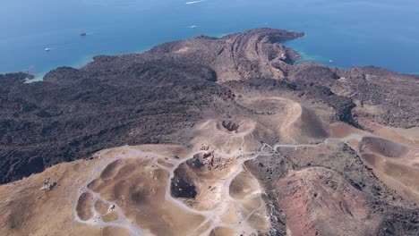 希腊桑托里尼岛火山口上方的高速旋转