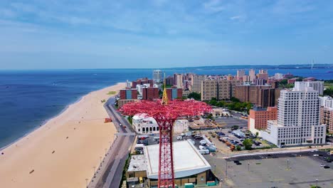 brighton beach, las atracciones proporcionan entretenimiento para visitantes de todas las edades