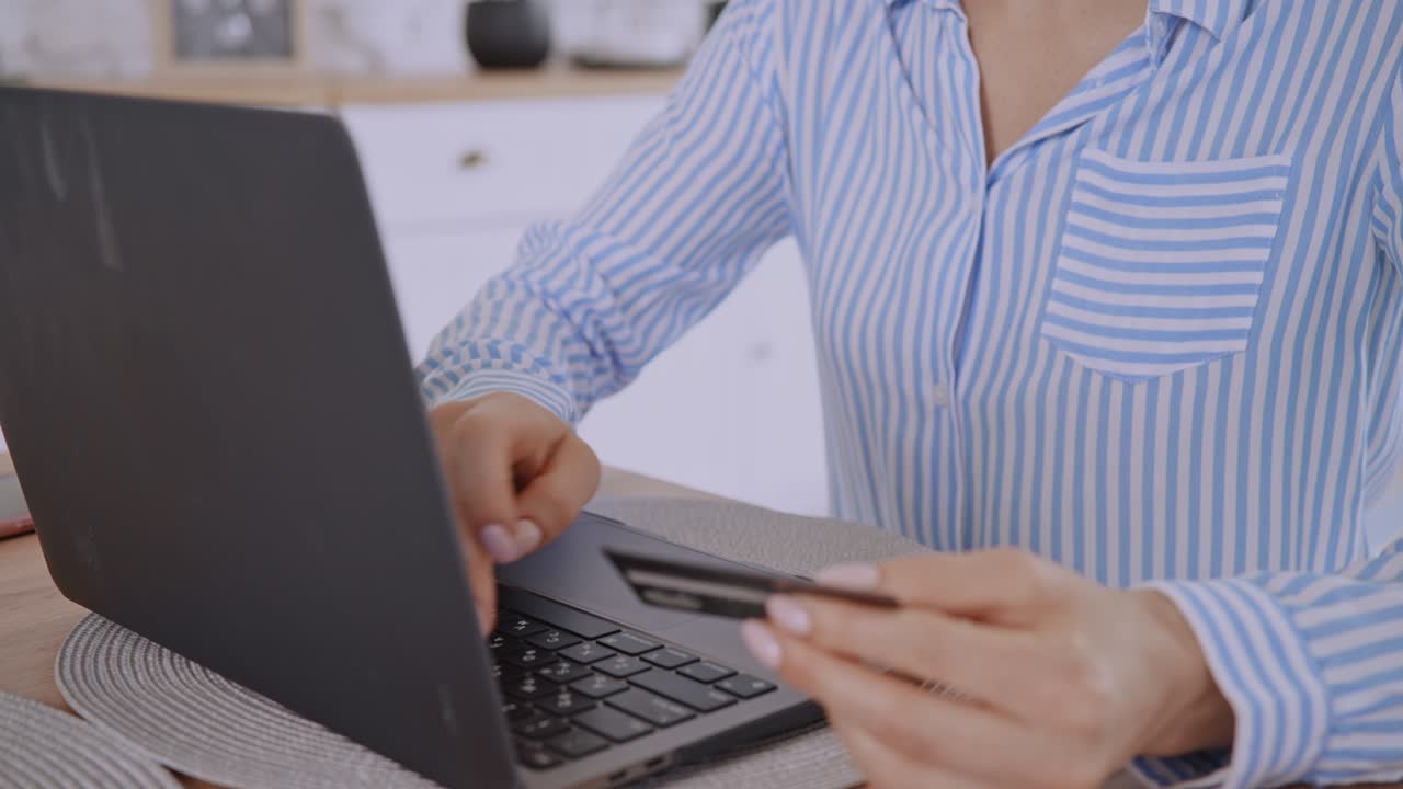 compras en línea del cliente en el hogar