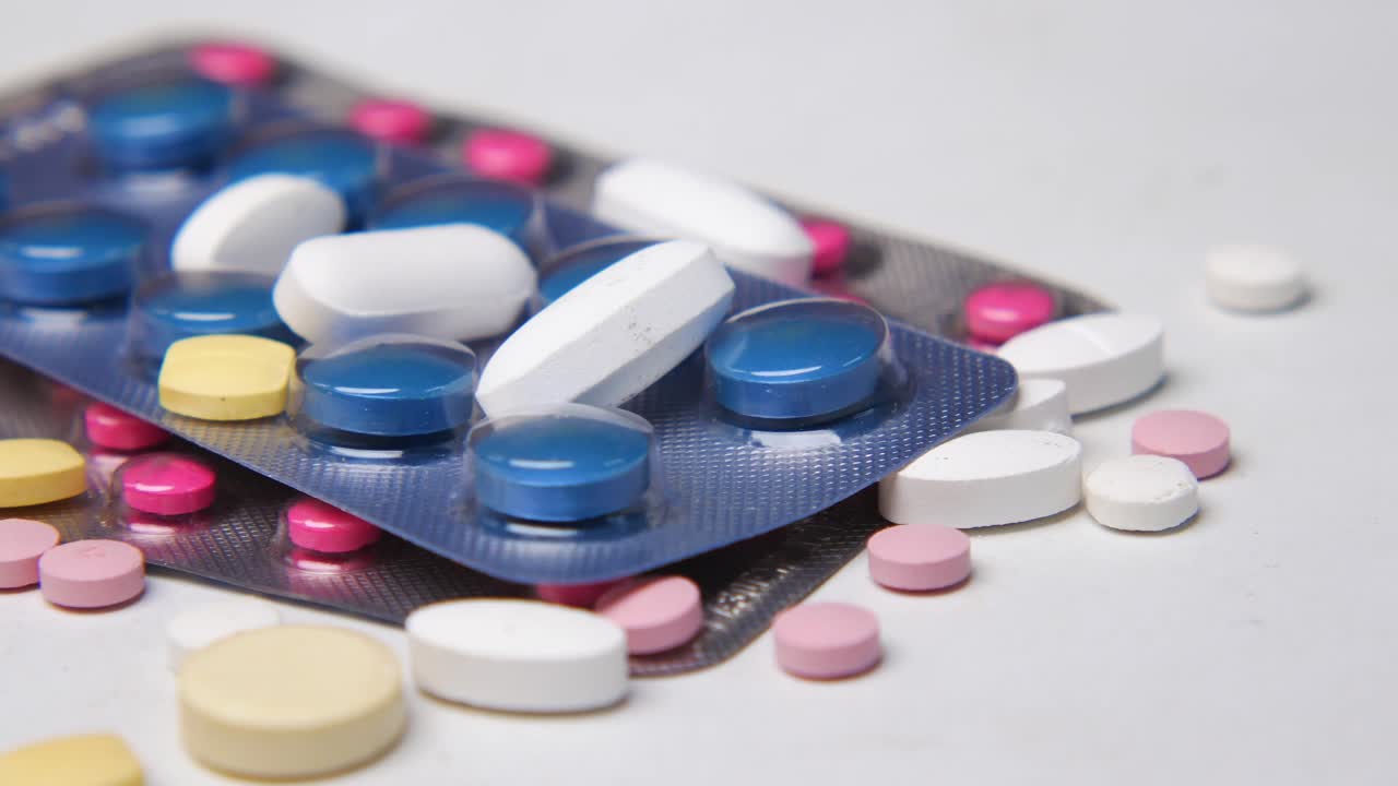 다양한 약과 약물 포장