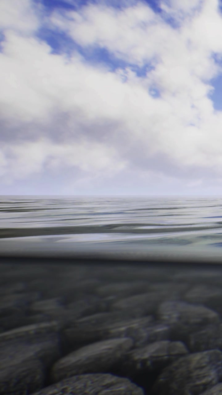 Onde oceaniche serene che riflettono un cielo tranquillo a mezzogiorno.