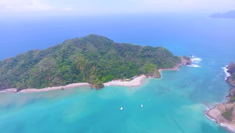 Panning-aerial-shot-of-a-beautiful-archipelago-of-the-Tortuga-Islands-in-Costa-Rica,-Central-America