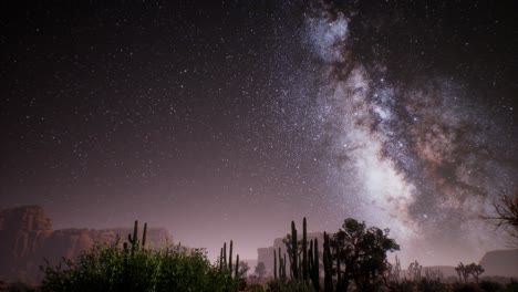 la vía láctea sobre el desierto de utah, ee.uu.