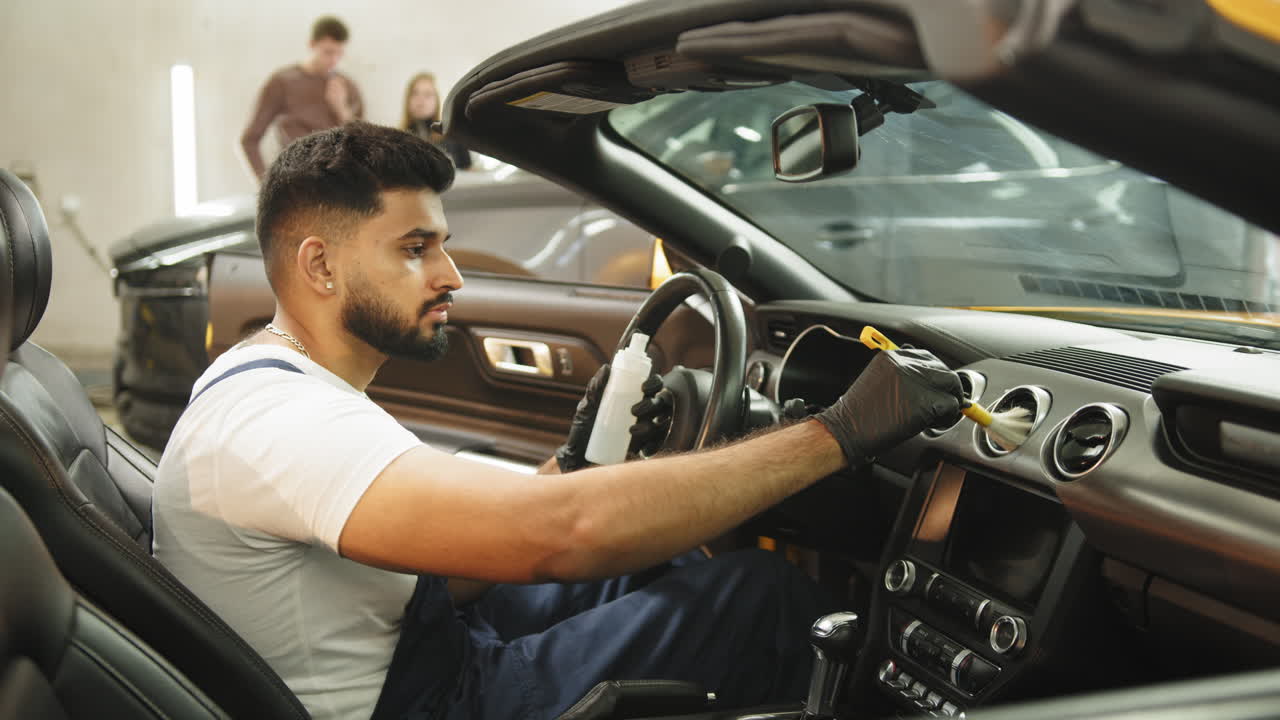 detalles interiores de automóviles por un profesional