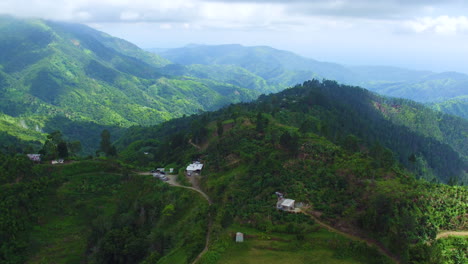 Una-Vista-Aérea-De-Las-Montañas-Azules-En-Jamaica,-Mirando-Hacia-La-Parroquia-De-Portland-Y-La-Parroquia-De-Santo-Tomás