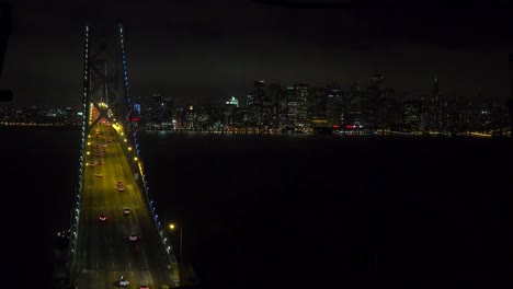 Hermosa-Vista-De-San-Francisco-Desde-Arriba-Del-Puente-De-La-Bahía-En-La-Noche