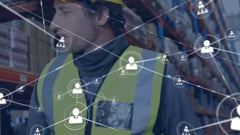animación de la red de conexiones con iconos sobre sonrientes trabajadores diversos en el almacén