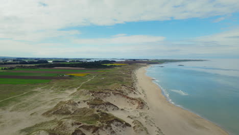 Luftaufnahme-Von-Zerklüfteten-Strandhügeln-In-Der-Norwegischen-Landschaft