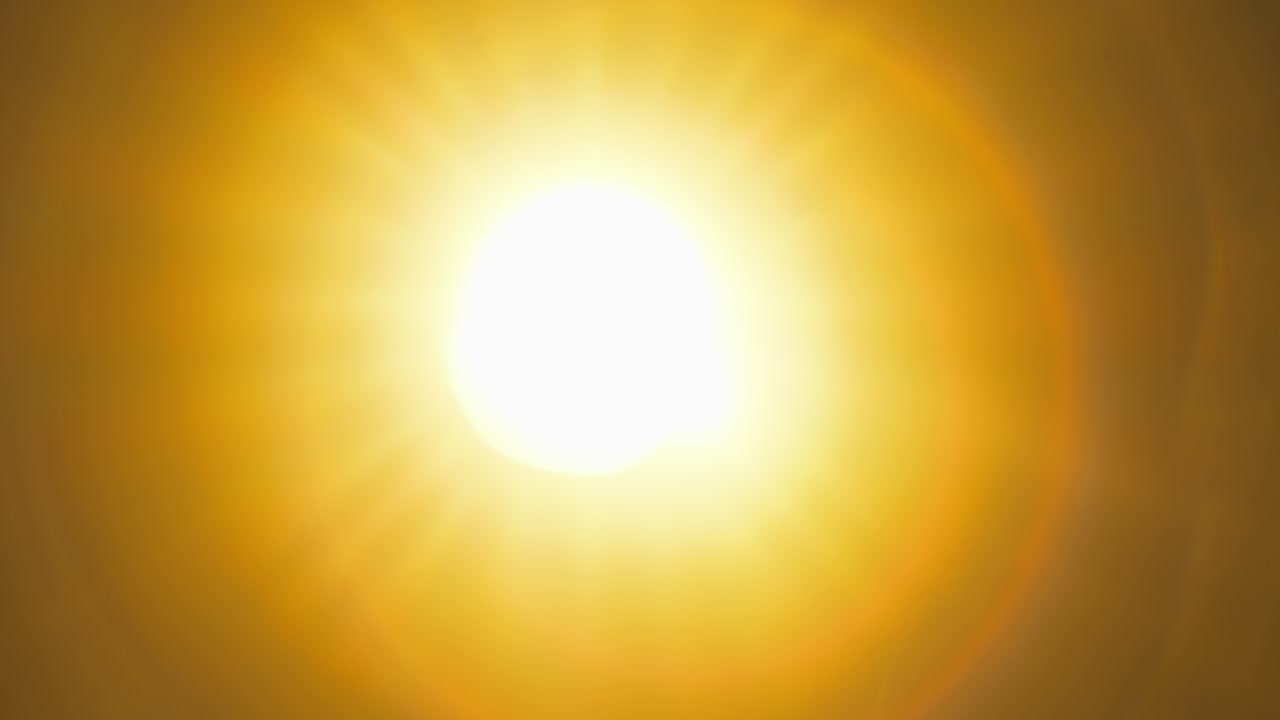 свет проникает через линзу камеры. флеер линзы, солнечные лучи абстрактный фон.