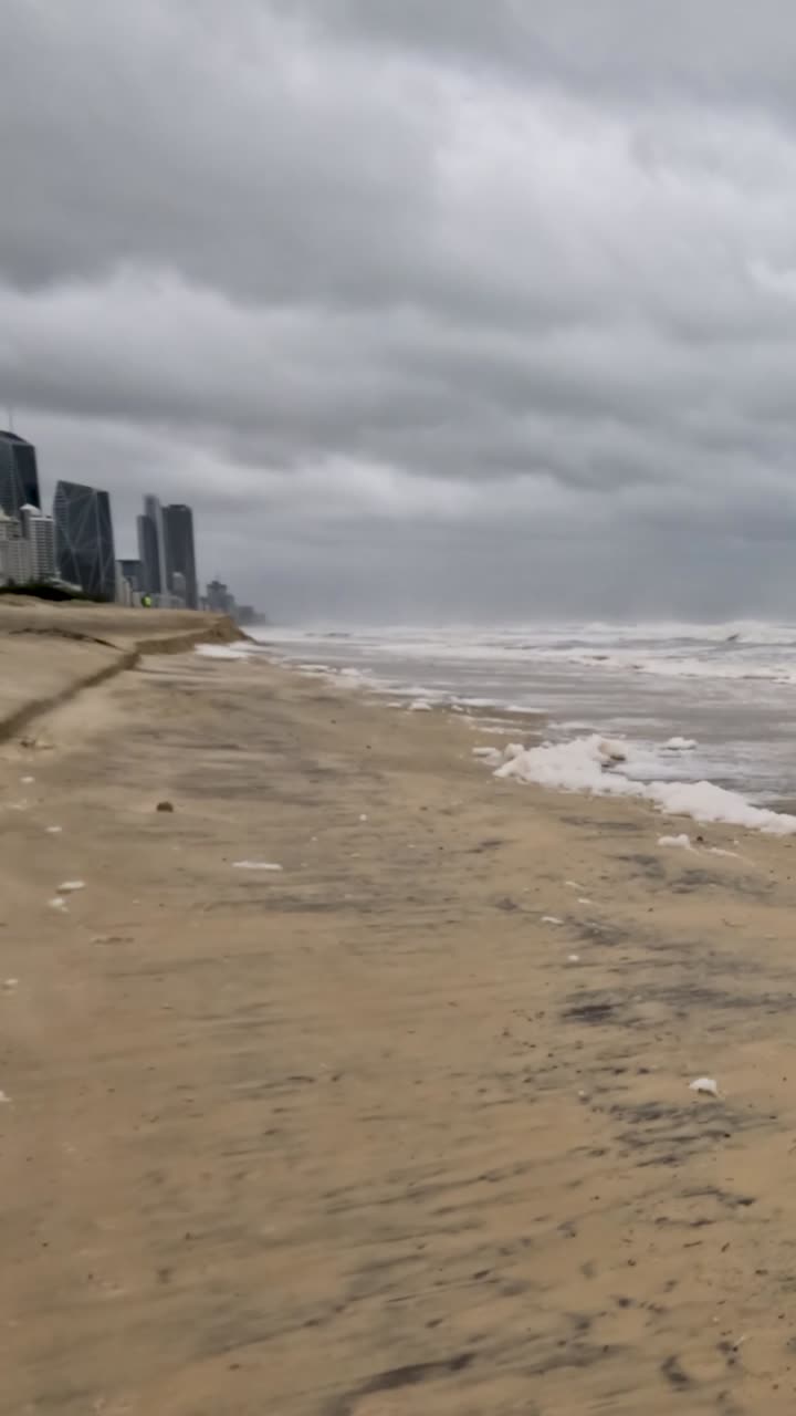 사이클론 동안 해안 침식과 해양