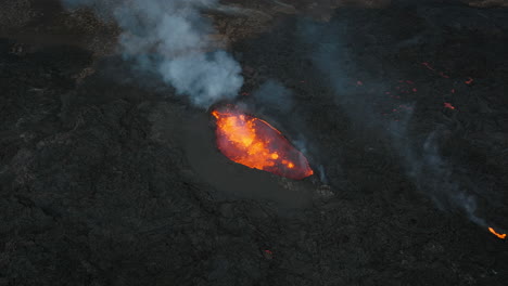 Panorama-of-red-and-orange-lava