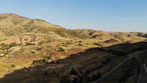 A-drone-flight-close-to-dinosaur-ridge,-Morrison-CO