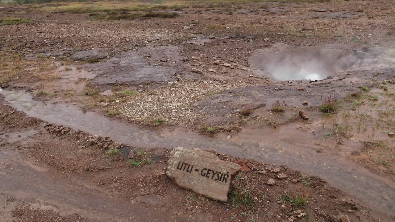 litli geysir es un pequeño geyser en el área geotérmica de strokkur, islandia