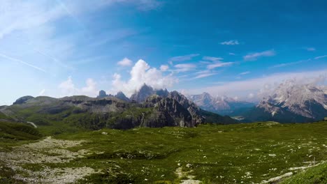 Timelapse-Parque-Natural-Nacional-Tre-Cime-En-Los-Alpes-Dolomitas.-Hermosa-Naturaleza-De-Italia.