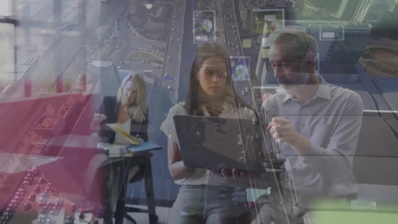 animación del paisaje urbano y procesamiento de datos sobre diversas personas de negocios en la oficina.