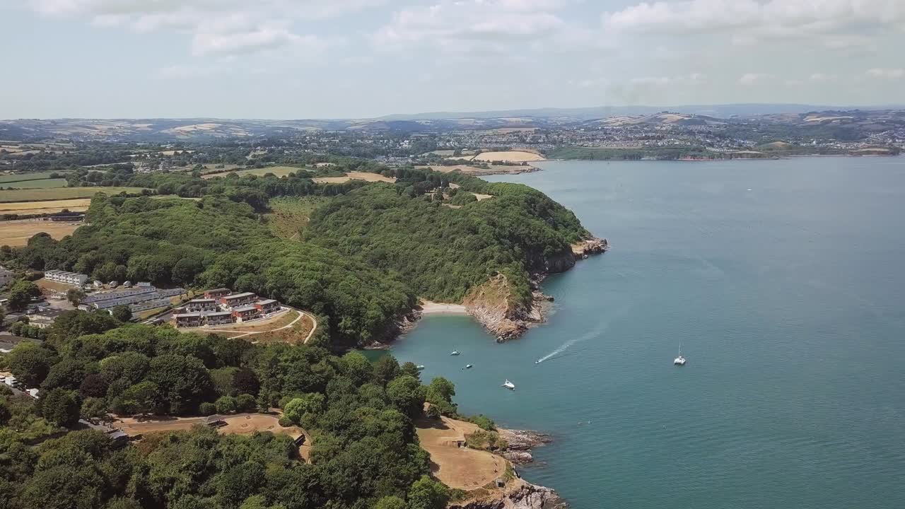 Scenic Coastal Landscape with Lush Greenery