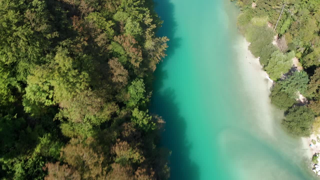Vista aerea del bellissimo fiume Isonzo