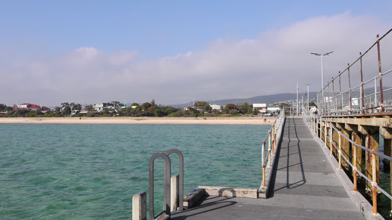 멜버른의 드로마나 피어 (dromana pier) 를 따라 산책