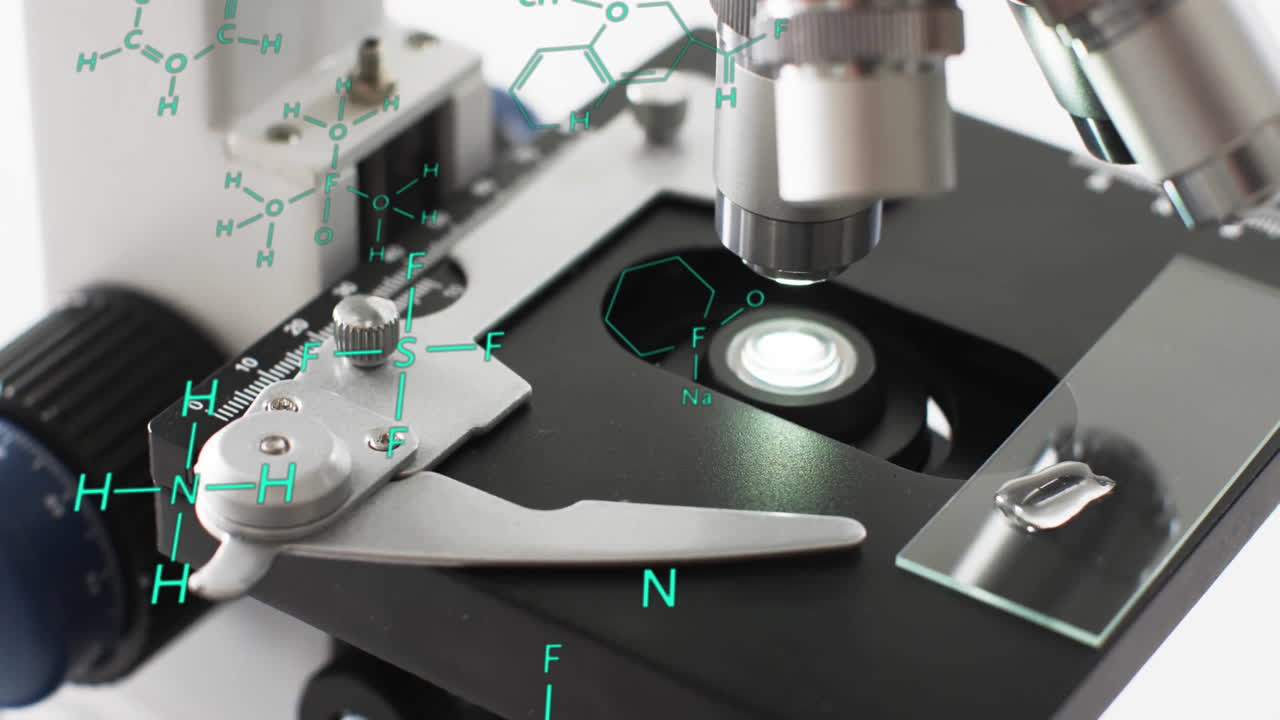 실험실에서 현미경으로 과학적 데이터 처리의 애니메이션