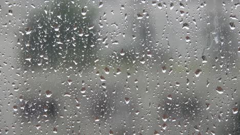 clima lluvioso fuera de la ventana