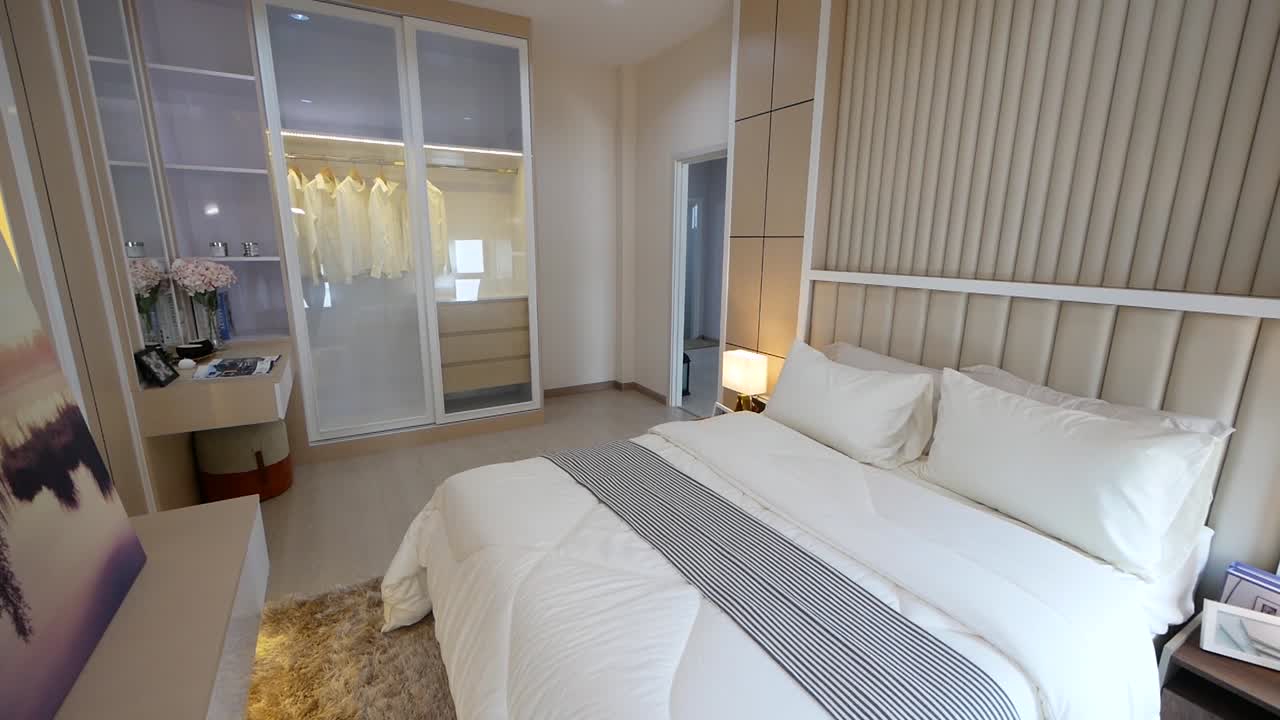 목재 가구를 사용한 미니멀하고 세련된 침실 장식 아이디어