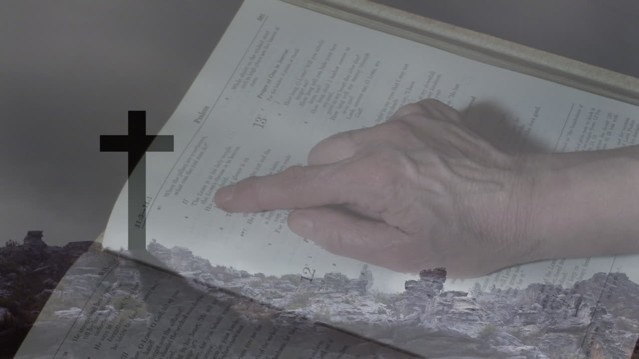 анимация кавказской женщины, читающей библию над крестом и облаками