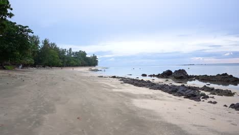 Increíble-Playa-Desierta-En-La-Isla-De-Koh-Jum,-Tailandia