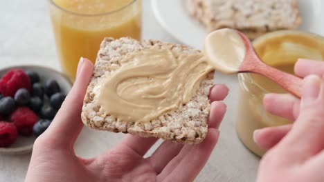 rice crispbread with peanut butter and banana