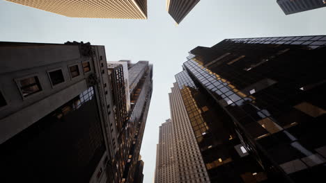 arquitectura moderna de la ciudad de rascacielos contra el cielo
