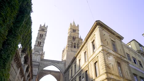 catedral en una ciudad europea