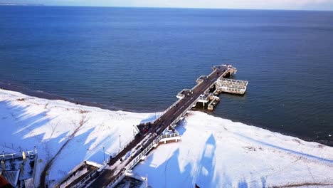 Muelle-De-Gdansk-Brzezno-En-Invierno,-Toma-Aérea