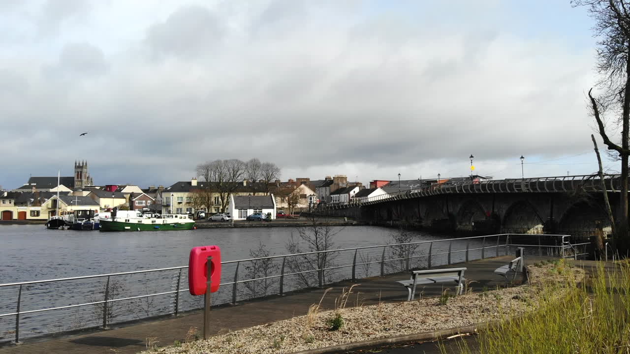 공중 - 작은 마을의 호숫가 전망