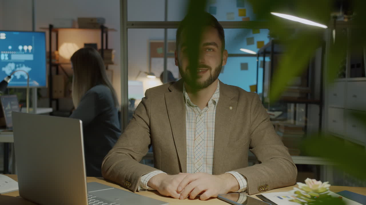 Uomo d'affari in ufficio