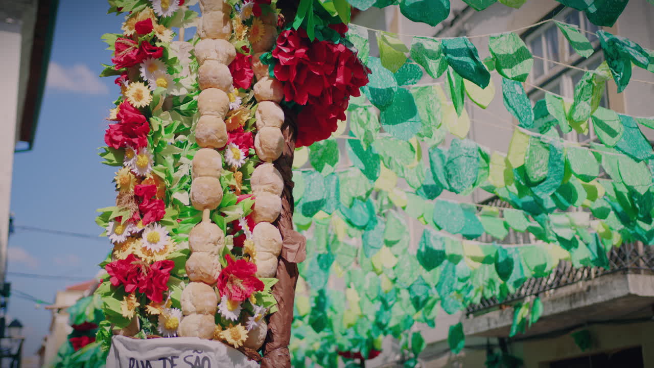 포르투갈의 전통적인 테이블레로를 전시하는 포르투갈의 테이블레로