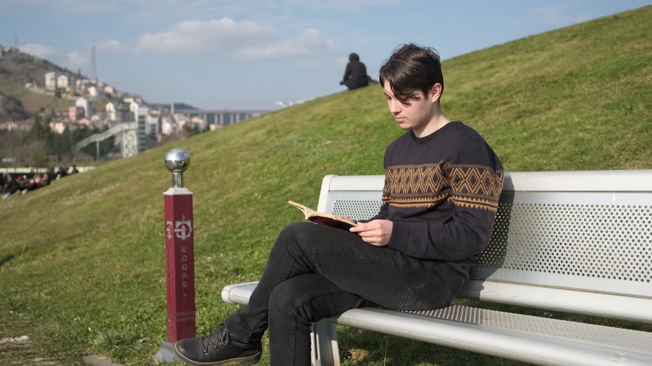 벤치에서 일요일 활동