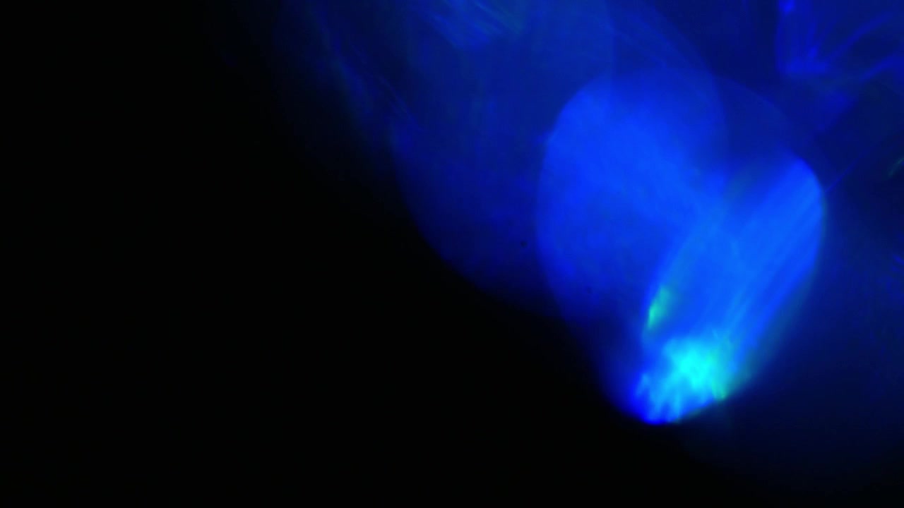 Fughe di luce astratte blu e verdi e transizione Bokeh