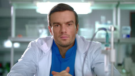 Portrait-of-scientist-in-lab.-Close-up-of-chemist-in-chemical-laboratory