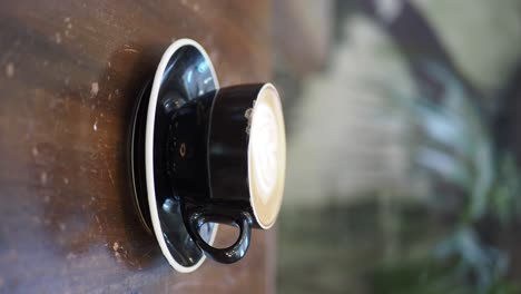 una taza de capuchino