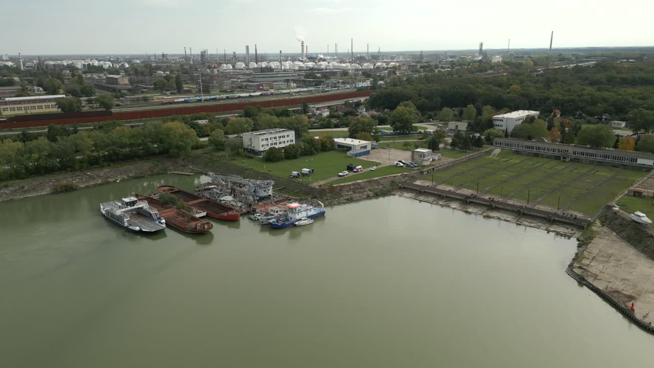 슬로바키아 브라티슬라바 의 조선소 와 산업 구역 의 공중 사진