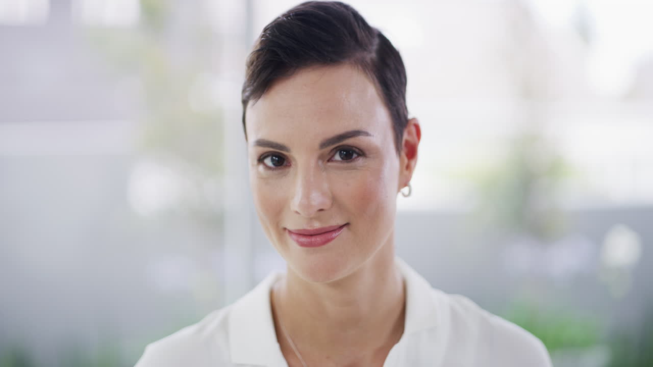 retrato de un negocio maduro nervioso y confiado