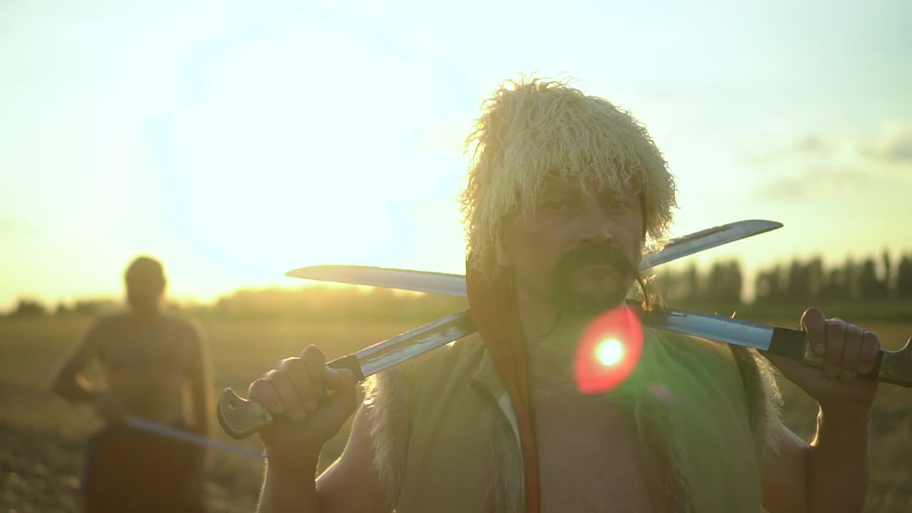 la mirada temible del guerrero. el cosaco ucraniano mira lejos 02