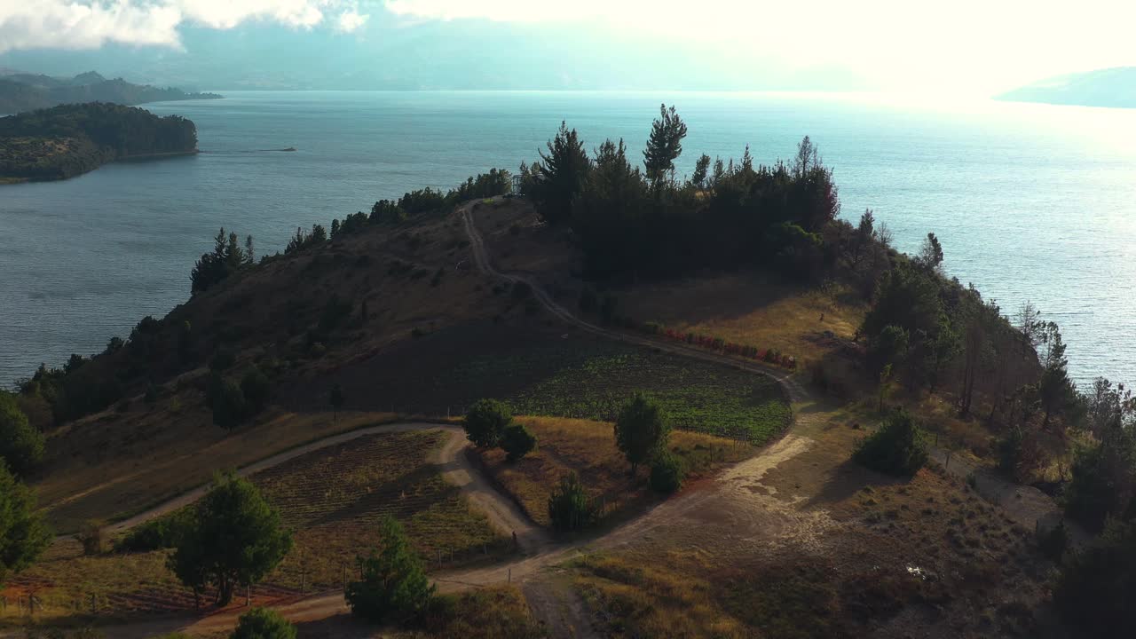 vista aérea de drones de la laguna de tota, región de boyacá, colombia