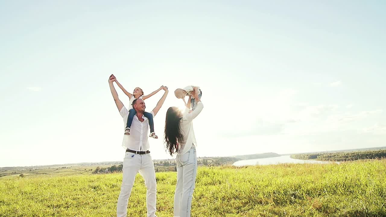 행복한 가족 야외