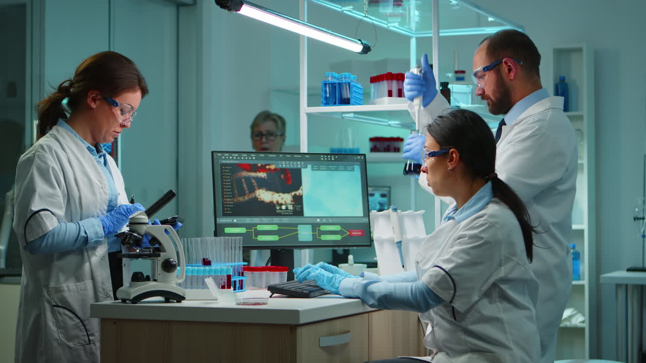 equipo de médicos que estudian la mutación del adn