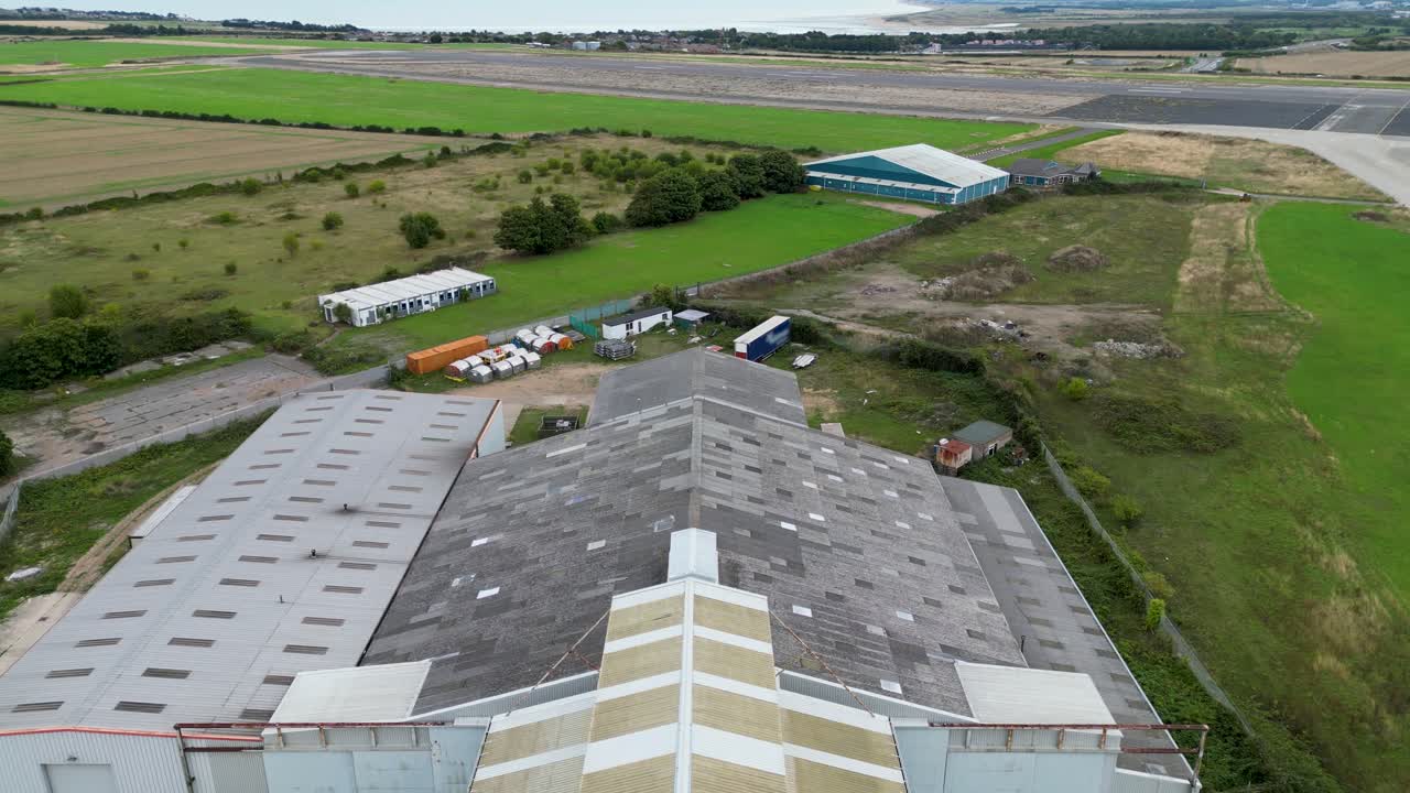 un gran hangar de aeronaves en manston en kent - antiguamente el centro de soporte de jet