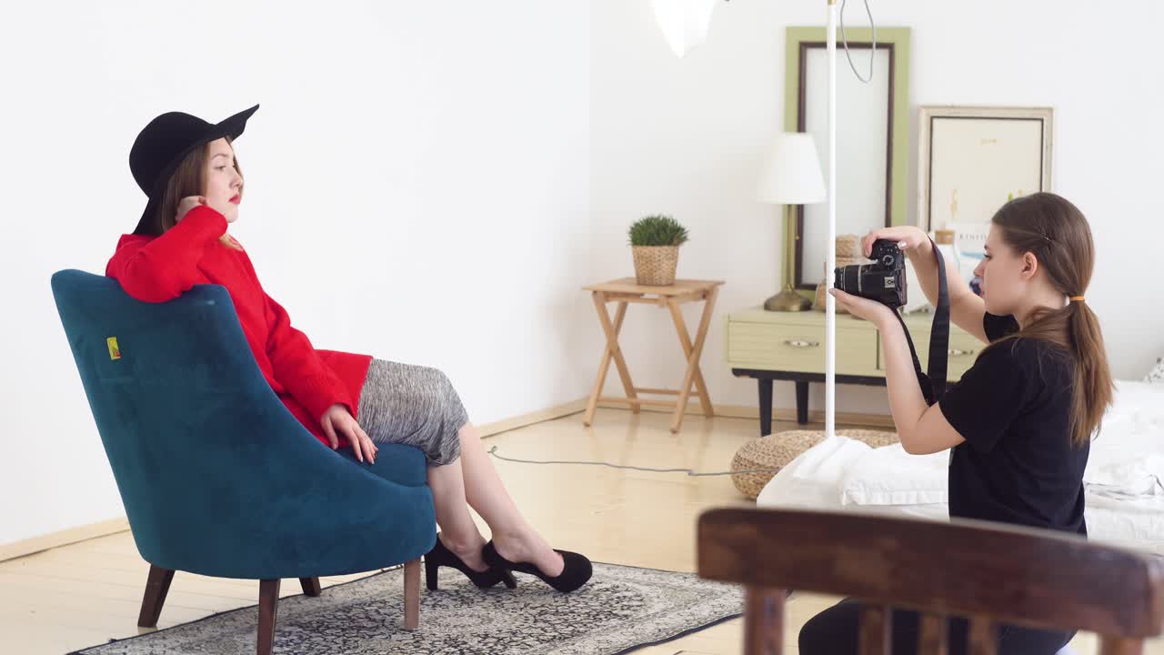 스튜디오에서 전문적인 패션 사진 촬영