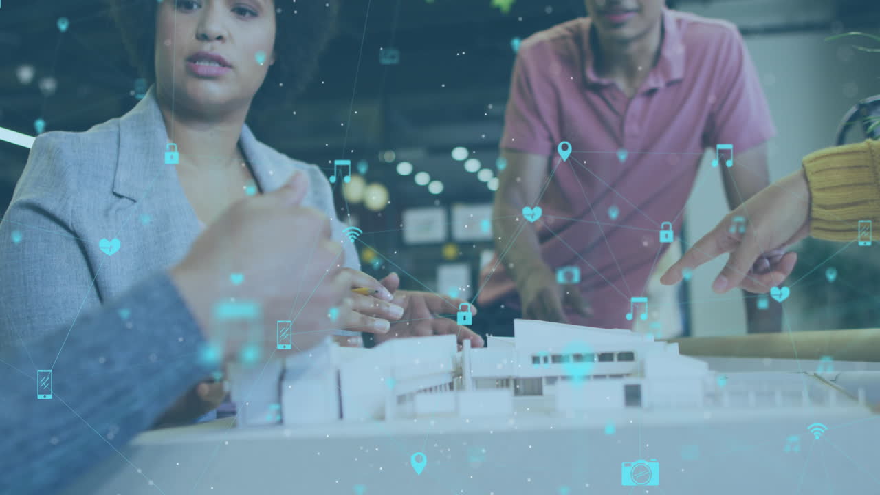 다양한 동료들이 사무실에서 모델에 대해 논의하는 디지털 아이콘 네트워크의 애니메이션